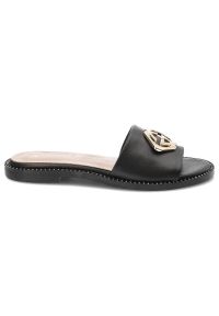 Czarne Klapki Lamanti Skórzane Buty Na Lato. Okazja: na co dzień. Kolor: czarny. Materiał: skóra. Wzór: aplikacja. Sezon: lato. Styl: casual, klasyczny, elegancki #4