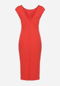 Born2be - Czerwona Taliowana Sukienka Bez Rękawów z Ozdobnym Marszczeniem Lunala. Okazja: na co dzień. Kolor: czerwony. Materiał: skóra. Długość rękawa: bez rękawów. Styl: casual #5