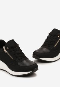 Renee - Czarne Sneakersy na Koturnie Ozdobione Krótkim Suwakiem Yurgia. Kolor: czarny. Wzór: aplikacja. Obcas: na koturnie #6