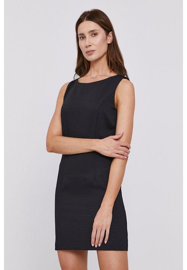 BARDOT - Bardot Sukienka kolor czarny mini dopasowana. Kolor: czarny. Długość rękawa: na ramiączkach. Typ sukienki: dopasowane. Długość: mini