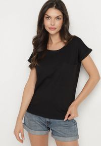 Born2be - Czarny T-shirt z Bawełny Ozdobiony Kieszonką Ziarene. Okazja: na co dzień. Kolor: czarny. Materiał: bawełna. Wzór: aplikacja. Styl: sportowy, casual #4
