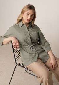 Born2be - Zielona Koszula z Bawełną i Lnem Ozdobiona Wycięciami i Ściągana w Pasie Harwinds. Okazja: do pracy, na co dzień. Kolor: zielony. Materiał: bawełna, len. Wzór: aplikacja. Styl: klasyczny, casual #5