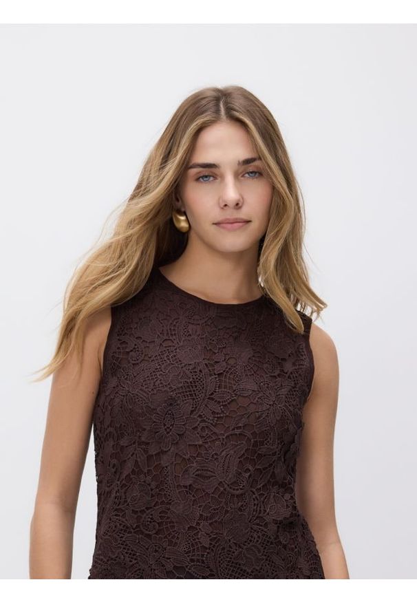 Reserved - Ażurowa bluzka - ciemnobrązowy. Kolor: brązowy. Materiał: dzianina. Wzór: ażurowy