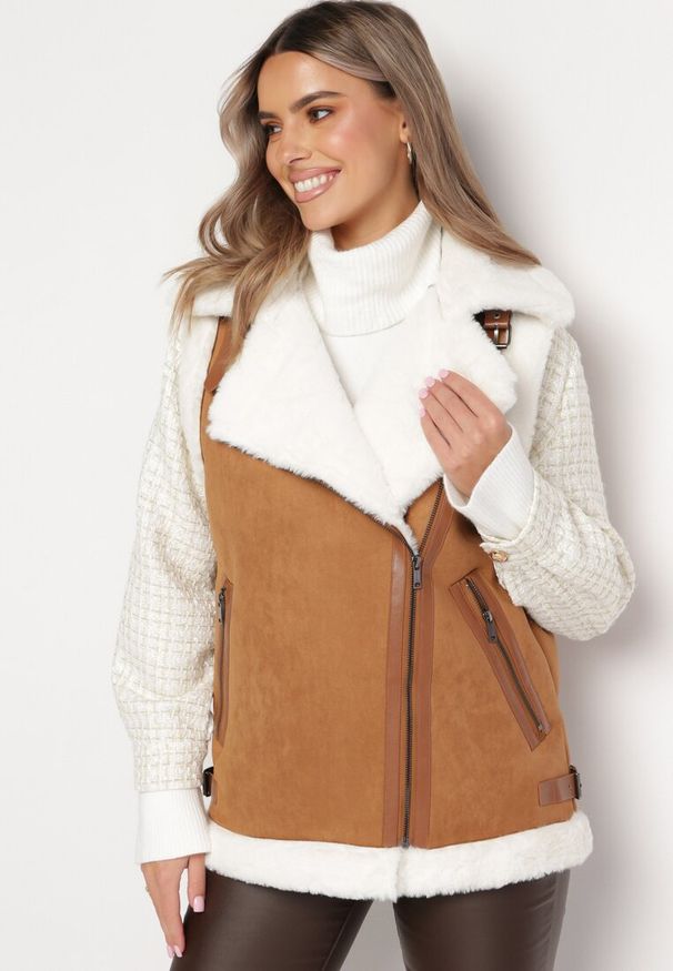 Born2be - Brązowa Kamizelka Bezrękawnik w Stylu Biker z Ekozamszu z Futerkiem Terone. Kolor: brązowy. Materiał: futro. Długość rękawa: bez rękawów. Wzór: aplikacja