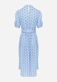 Born2be - Niebieska Sukienka Midi z Gumką w Talii i Materiałowym Paskiem z Klamrą Maerali. Okazja: na wesele, na ślub cywilny, na imprezę. Typ kołnierza: kołnierzyk stójkowy. Kolor: niebieski. Materiał: materiał. Wzór: grochy. Typ sukienki: rozkloszowane. Styl: elegancki. Długość: midi #3