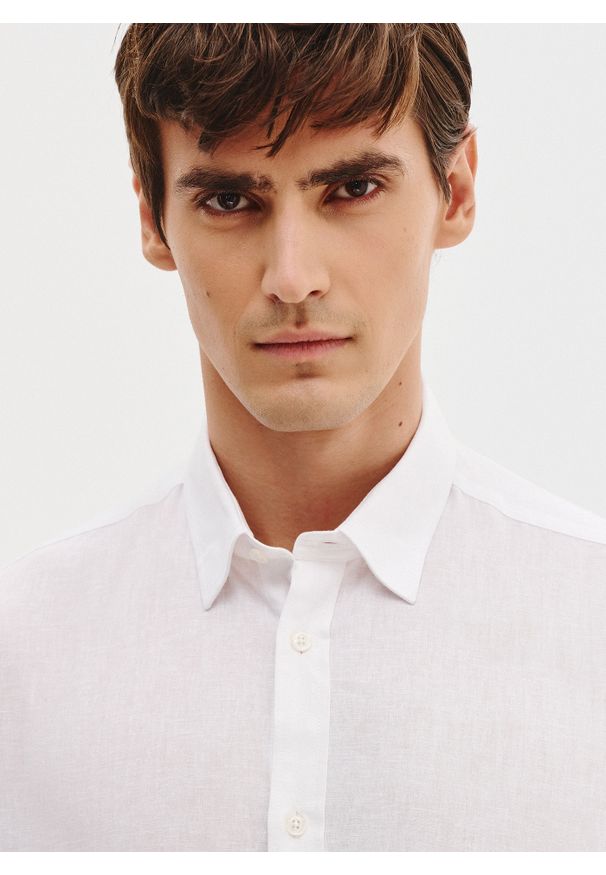 Pako Lorente - PAKO LORENTE – Biała koszula z lnu i bawełny. Kolor: niebieski, biały, czarny. Materiał: bawełna, len. Długość rękawa: długi rękaw. Długość: długie. Sezon: wiosna, lato