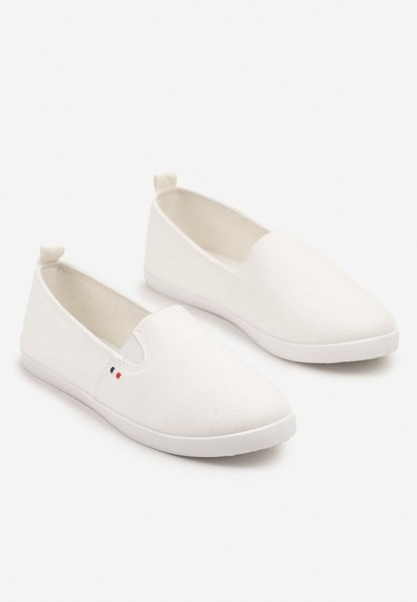 Renee - Białe Tenisówki Vices Basic z Materiałowymi Gumkami Aretela. Okazja: na co dzień. Kolor: biały. Materiał: materiał. Styl: elegancki, casual
