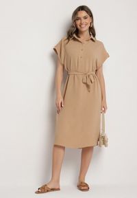 Born2be - Jasnobrązowa Sukienka z Bawełną i Ozdobnym Paskiem Savanire. Okazja: na co dzień. Kolor: brązowy. Materiał: bawełna. Typ sukienki: koszulowe. Styl: elegancki, casual, klasyczny #2