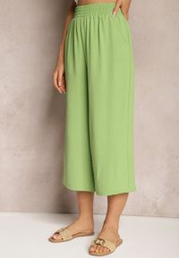 Renee - Jasnozielone Spodnie Palazzo z Gumką w Talii i Długością Nogawki 3/4 Moolia. Kolekcja: plus size. Kolor: zielony. Materiał: materiał #5
