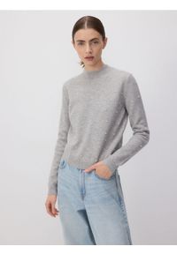 Reserved - Sweter z perełkami - jasnoszary. Kolor: szary. Materiał: wełna, dzianina