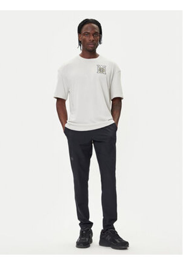 Under Armour T-Shirt Hoops Courtside 6003686 Biały Oversize. Kolor: biały. Materiał: bawełna