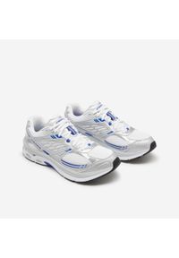 Decathlon - Buty sportowe damskie RR2K. Kolor: biały, niebieski, wielokolorowy. Materiał: kauczuk. Sport: bieganie, turystyka piesza