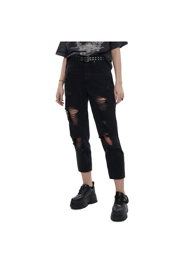 Cropp - Jeansy mom z postrzępieniami - Czarny. Stan: podwyższony. Kolor: czarny