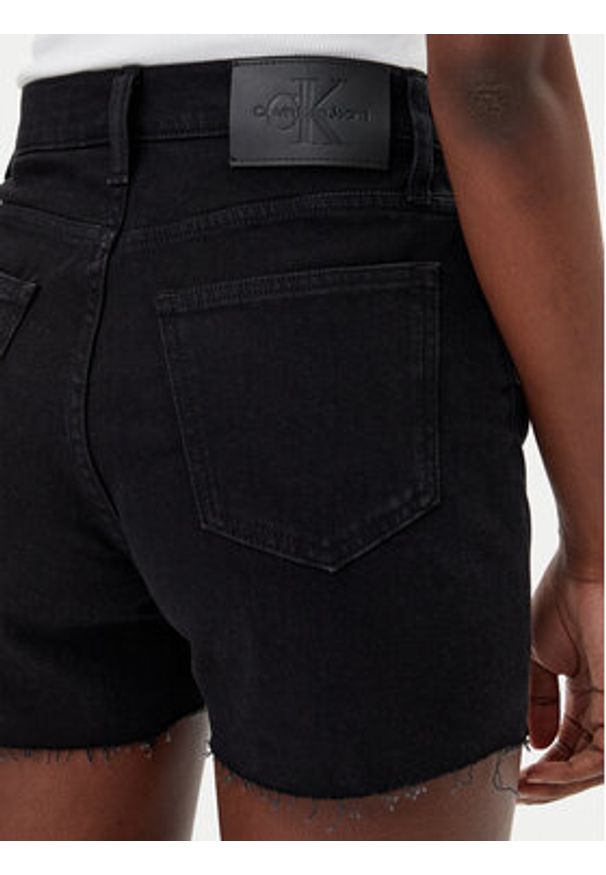 Calvin Klein Jeans Szorty jeansowe J20J225154 Czarny Mom Fit. Kolor: czarny. Materiał: bawełna