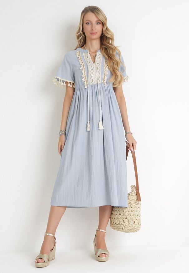 Born2be - Niebieska Sukienka Midi z Gumką w Pasie z Ozdobnymi Tasiemkami i Chwostami Okabumi. Kolor: niebieski. Sezon: wiosna, lato. Długość: midi