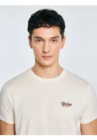 Big-Star - Koszulka męska z nadrukiem na piersi kremowa Serer 103. Kolor: kremowy. Materiał: bawełna. Wzór: nadruk #3