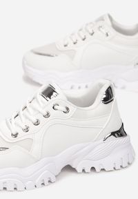 Born2be - Białe Sneakersy Piremisa. Wysokość cholewki: przed kostkę. Nosek buta: okrągły. Kolor: biały. Materiał: nubuk, syntetyk, materiał, jeans, lakier. Szerokość cholewki: normalna. Wzór: aplikacja #3