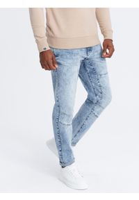 Ombre Clothing - Jeansowe spodnie męskie TAPERED FIT z przeszyciami i podwiniętymi nogawkami – błękitne V1. Okazja: na co dzień. Kolor: niebieski. Materiał: jeans. Wzór: aplikacja. Styl: casual, elegancki