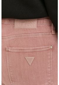 Guess jeansy damskie medium waist. Kolor: różowy