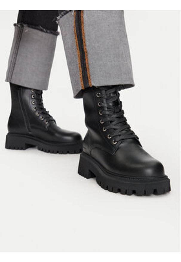 Napapijri Trapery Liorn NP0A4IKF Czarny. Kolor: czarny. Materiał: skóra