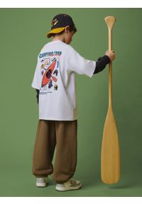 4f - 4F T-shirt loose z nadrukiem chłopięcy - biały 122/128 (6-8 lat). Okazja: na co dzień. Kolor: biały. Materiał: dzianina, bawełna. Wzór: nadruk. Sezon: lato. Styl: casual #1