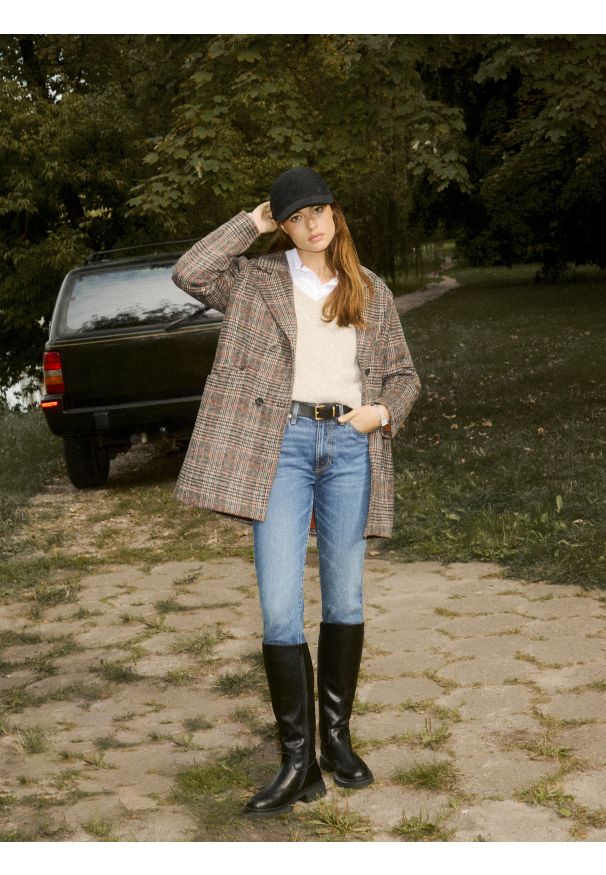 Big-Star - Kozaki damskie ze skóry naturalnej czarne SS274618 906. Okazja: na co dzień. Nosek buta: okrągły. Zapięcie: zamek. Kolor: czarny. Materiał: skóra. Obcas: na obcasie. Styl: casual, elegancki, klasyczny. Wysokość obcasa: średni