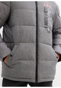 bonprix - Kurtka zimowa pikowana z kapturem. Typ kołnierza: kaptur. Kolor: szary. Sezon: zima #3