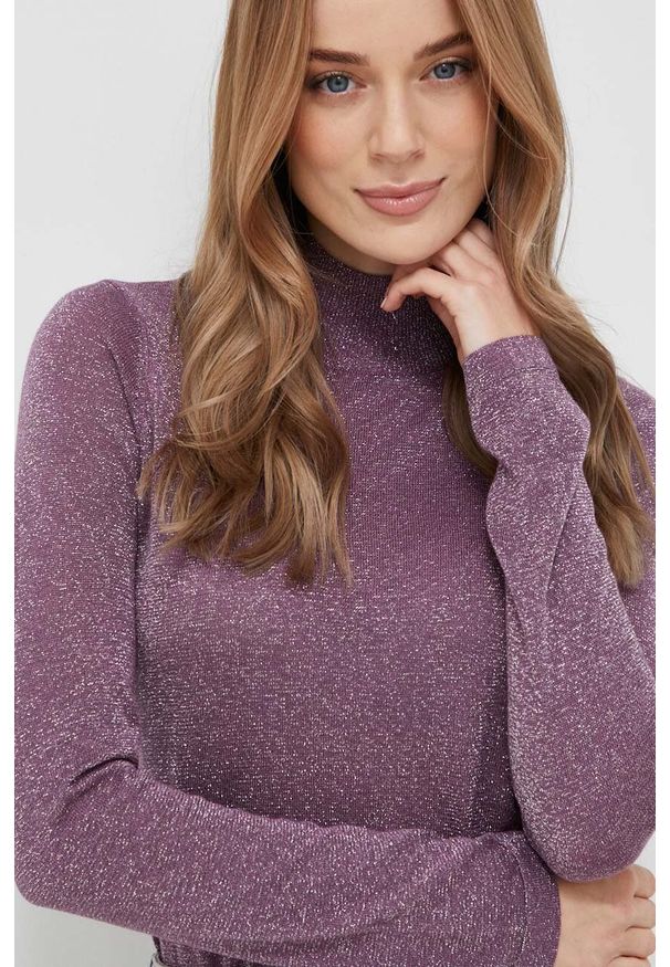 Silvian Heach sweter damski kolor fioletowy lekki z półgolfem. Kolor: fioletowy. Materiał: materiał. Długość rękawa: długi rękaw. Długość: długie