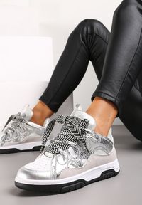 Renee - Srebrne Sneakersy Ozdobione Brokatem z Oryginalnym Sznurowaniem Patricie. Kolor: srebrny. Wzór: aplikacja #1