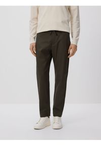 Reserved - Spodnie carrot fit - zielony. Kolor: zielony. Materiał: tkanina