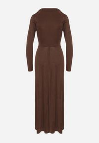 Born2be - Brązowa Koktajlowa Sukienka Ozdobiona Metaliczną Aplikacją i Marszczeniem z Boku Retima. Kolor: brązowy. Wzór: aplikacja. Styl: wizytowy #5