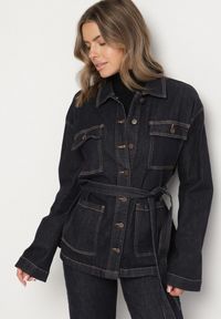 Born2be - Granatowa Koszulowa Kurtka Jeansowa z Wiązanym Paskiem w Talii Zennessa. Okazja: na co dzień, na spacer. Kolor: niebieski. Materiał: jeans. Styl: klasyczny, casual #1