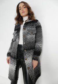 Born2be - Szary Płaszcz Wełniany Yoralin. Kolor: szary. Materiał: wełna. Długość rękawa: długi rękaw. Długość: długie. Wzór: gradientowy, ze splotem. Sezon: jesień. Styl: vintage #1