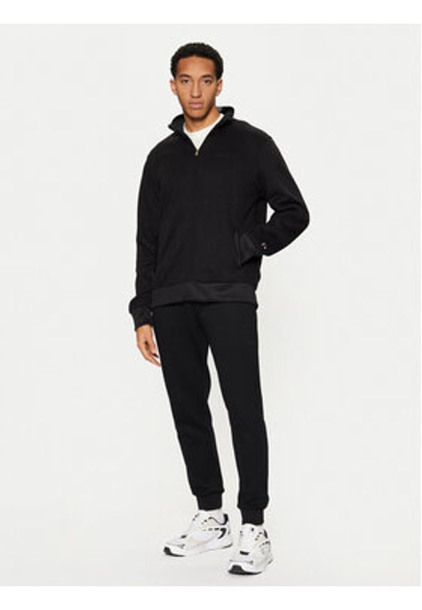 Champion Bluza 220284 Czarny Slim Fit. Kolor: czarny. Materiał: syntetyk