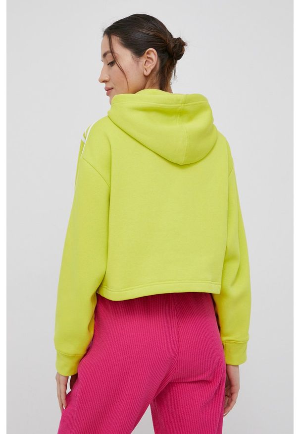 adidas Originals bluza HC7532 damska kolor żółty z kapturem z aplikacją. Typ kołnierza: kaptur. Kolor: żółty. Materiał: materiał, bawełna. Długość rękawa: długi rękaw. Długość: długie. Wzór: aplikacja