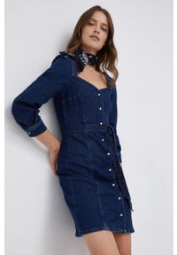 Pepe Jeans Sukienka jeansowa mini prosta. Okazja: na co dzień. Kolor: niebieski. Długość rękawa: długi rękaw. Typ sukienki: proste. Styl: casual. Długość: mini #1