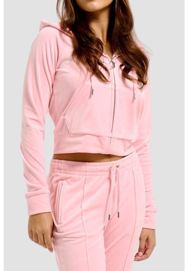 Juicy Couture - JUICY COUTURE Różowa damska bluza Madison Hoodie, Rozmiar M. Typ kołnierza: kaptur. Kolor: różowy. Materiał: elastan, poliester, materiał. Wzór: aplikacja. Styl: elegancki