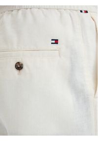 TOMMY HILFIGER - Tommy Hilfiger Szorty materiałowe Dover MW0MW44358 Biały Regular Fit. Kolor: biały. Materiał: len #4