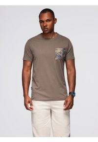 Ombre Clothing - T-shirt męski bawełniany z printowaną kieszonką – ciemnooliwkowy V1 - Rozmiar: M. Kolor: oliwkowy. Materiał: bawełna. Wzór: nadruk. Styl: elegancki #4