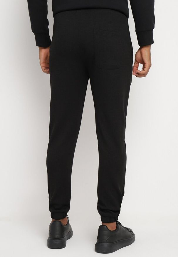 Born2be - Czarne Spodnie Dresowe z Bawełną i Sznurkami Arlania. Okazja: na spacer, na co dzień. Kolor: czarny. Materiał: bawełna, dresówka. Styl: klasyczny, casual