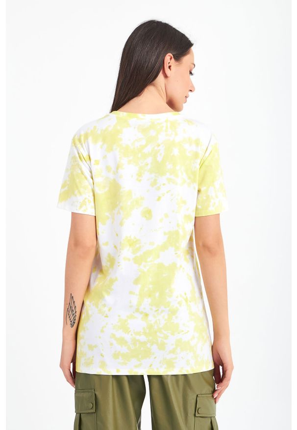 TwinSet - T-SHIRT ACTITUDE TWINSET. Długość rękawa: krótki rękaw. Długość: krótkie. Wzór: napisy, aplikacja