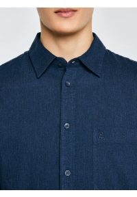 Big-Star - Koszula męska w drobną jodełkę granatowa Grest 403. Kolor: niebieski. Materiał: bawełna, jeans. Długość rękawa: długi rękaw. Długość: długie. Wzór: jodełka. Styl: klasyczny, elegancki #5