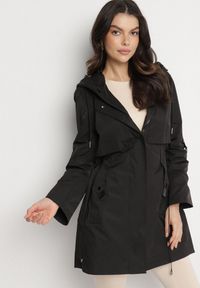 Born2be - Czarny Płaszcz Kurtka Przeciwwiatrowa z Kapturem Amilina. Okazja: na spacer, na co dzień. Typ kołnierza: kaptur. Kolor: czarny. Materiał: wełna, jeans. Wzór: aplikacja. Styl: casual, elegancki #7