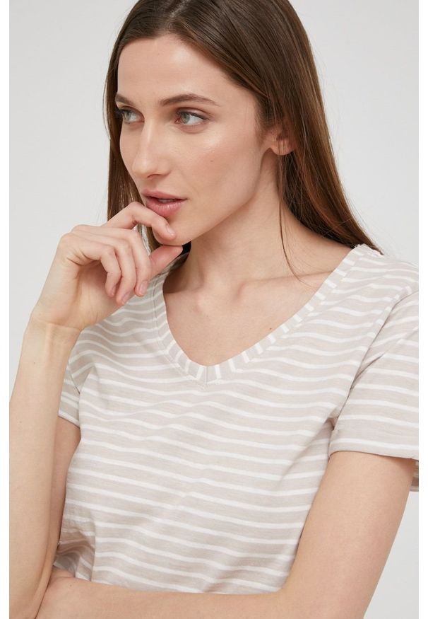 Answear Lab t-shirt bawełniany damska kolor beżowy. Okazja: na co dzień. Kolor: beżowy. Materiał: bawełna. Długość rękawa: krótki rękaw. Długość: krótkie. Styl: wakacyjny