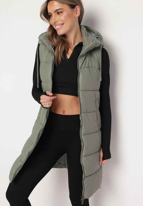 Born2be - Szara Kamizelka Pikowana o Długim Fasonie z Kapturem Prassa. Typ kołnierza: kaptur. Kolor: szary. Długość: długie