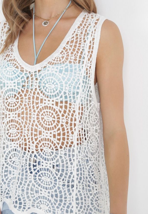 Born2be - Biały Ażurowy Top z Rozszerzanym Dołem z Bawełny Jazzmyn. Kolor: biały. Materiał: bawełna. Wzór: ażurowy