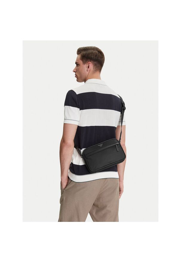 Saszetka Emporio Armani. Kolor: czarny