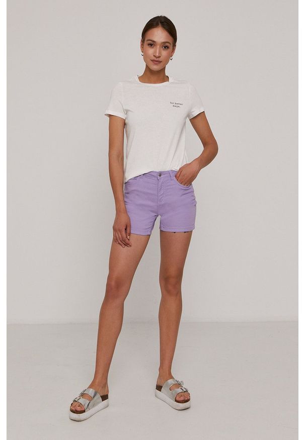 JDY - Jacqueline de Yong Szorty damskie kolor fioletowy gładkie medium waist. Okazja: na co dzień. Kolor: fioletowy. Materiał: tkanina, bawełna. Wzór: gładki. Styl: casual