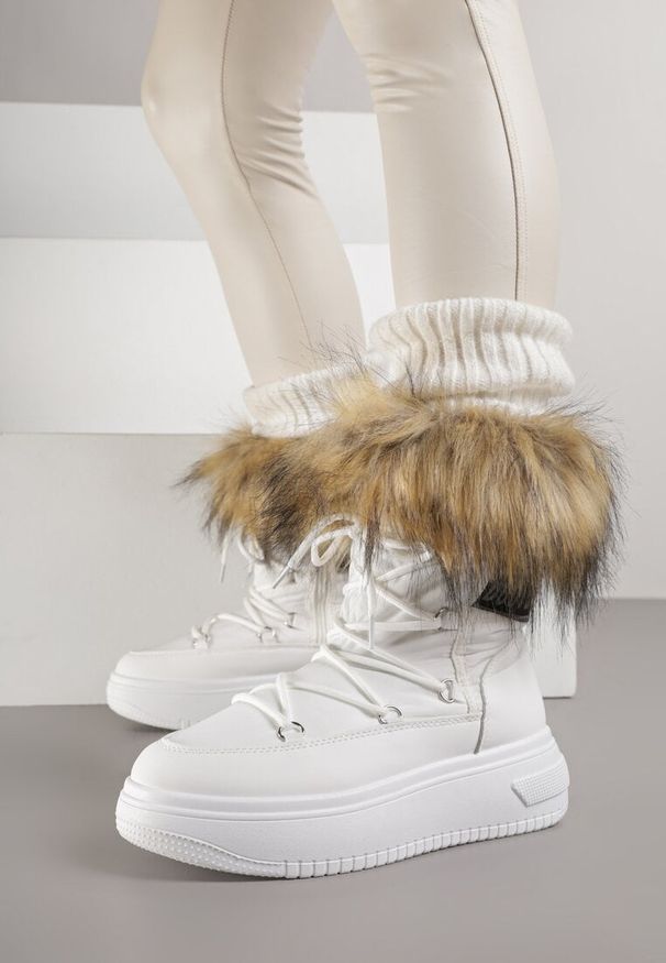 Born2be - Białe Śniegowce na Platformie z Futerkiem i Wiązaniem Eudaim. Kolor: biały. Materiał: futro. Sezon: zima. Obcas: na platformie