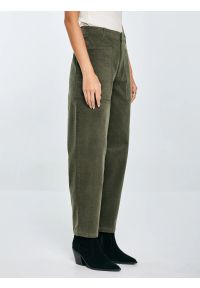 Big-Star - Spodnie damskie sztruks 7/8 z kieszeniami khaki Nadine 303. Stan: podwyższony. Kolor: zielony. Materiał: sztruks. Wzór: ze splotem. Styl: klasyczny #5